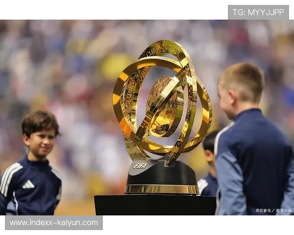 巴黎圣日耳曼3-0完胜里尔，登贝莱双响助球队暂登榜首
